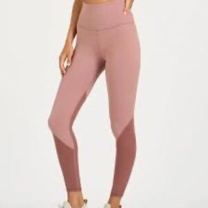 Vuori Colorblock studio legging!
